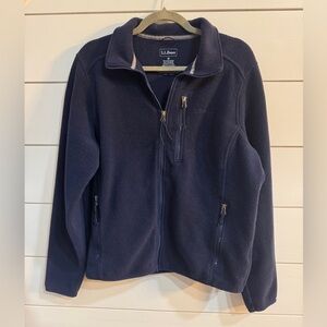 L.L. Bean Men’s Classic Fuzzy Fleece Zip Up Jacket
Size Medium